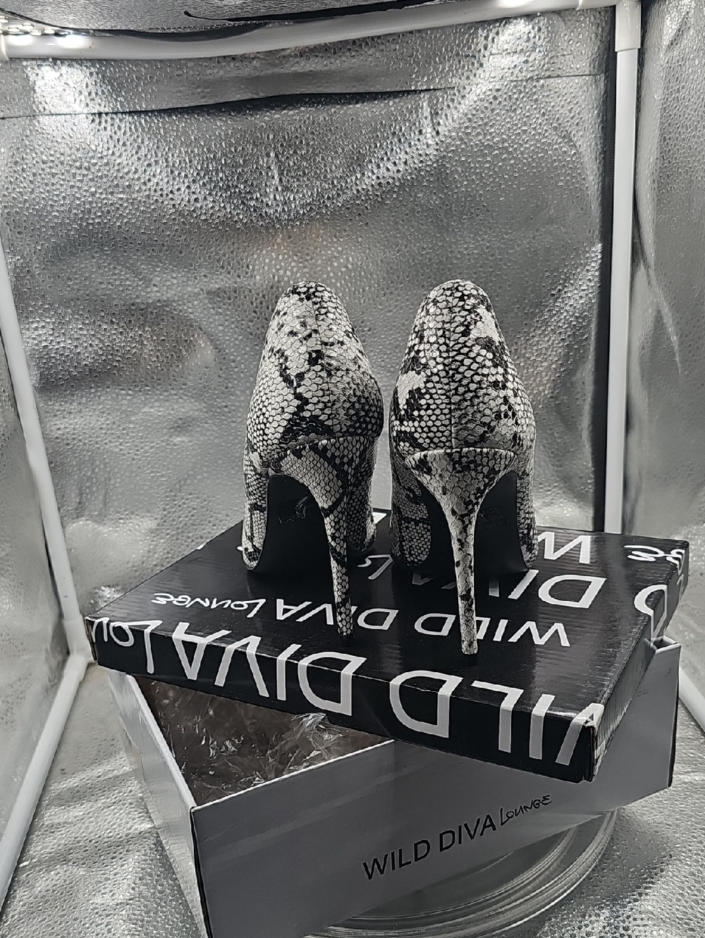 R Black And White Snake Pu Wild Diva heels Size 6 1/2 - Picture 3 of 13